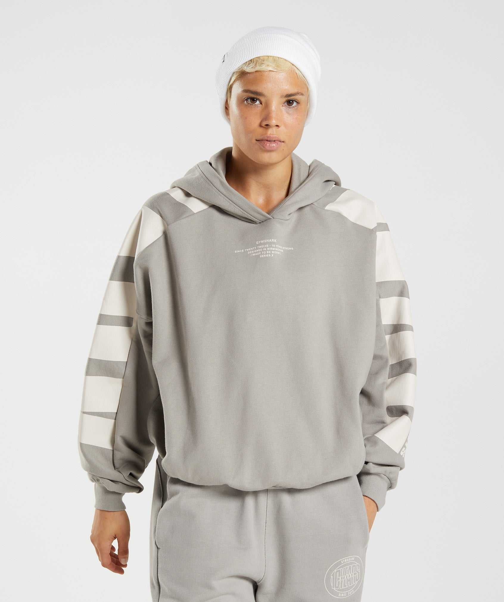 Gymshark GS10 Year Hoodie Bruin | GZHI95472